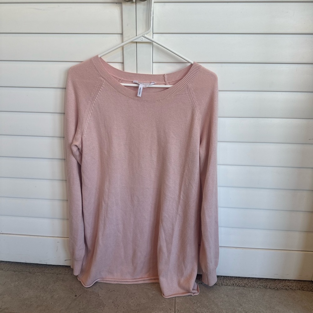 BCBGeneration Light Pink Sweater size M/L. Oversized. Valentine cozy